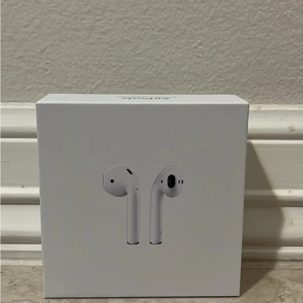 Apple White AirPods Wireless Headset